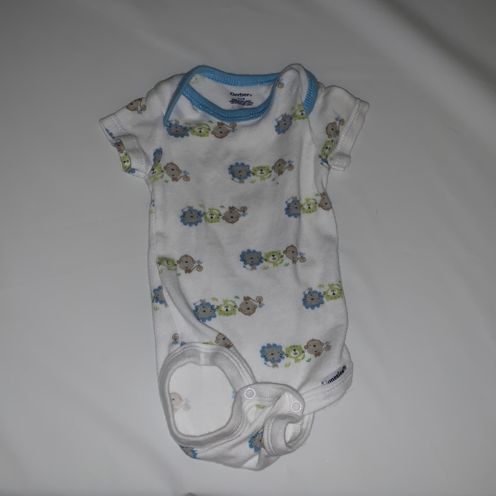 Gerber 0-3m, looks like newborn sizing